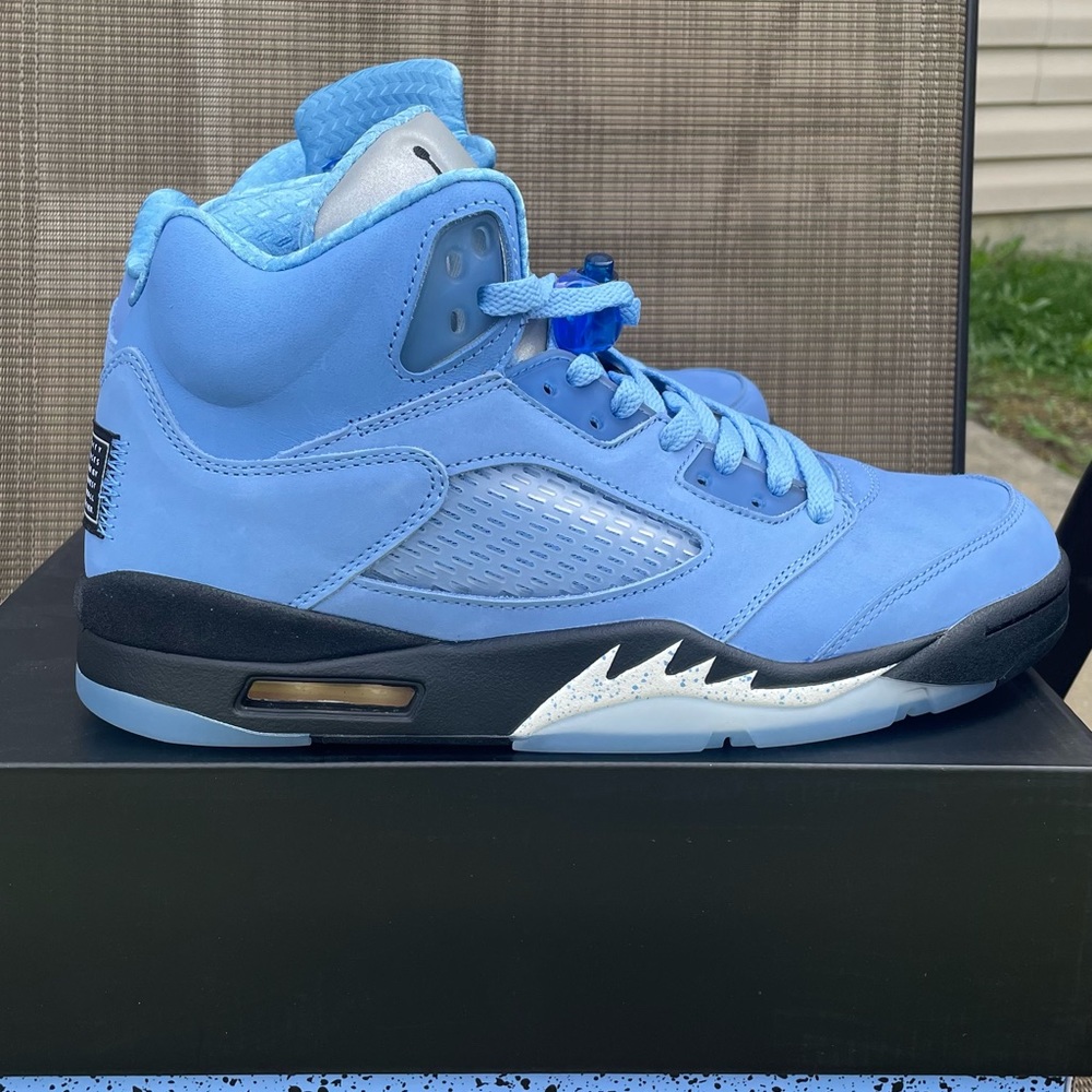 Air Jordan 5 UNC